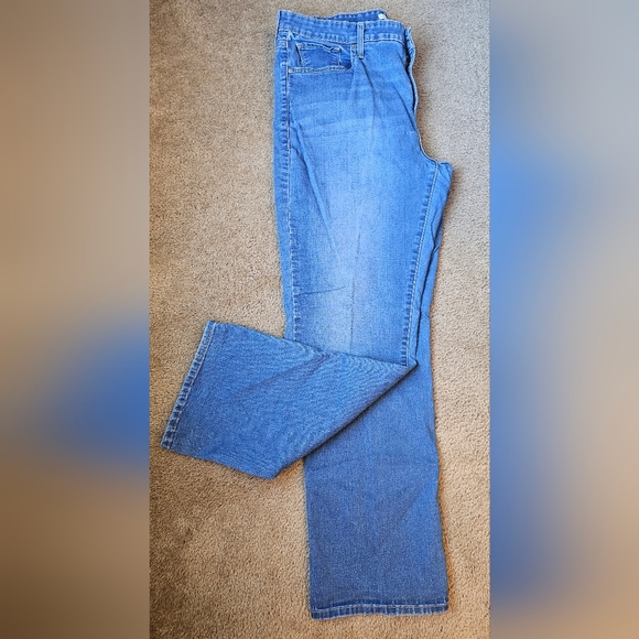 Levi's Denim - Women's Levi's 314 Shaping Straight Jeans